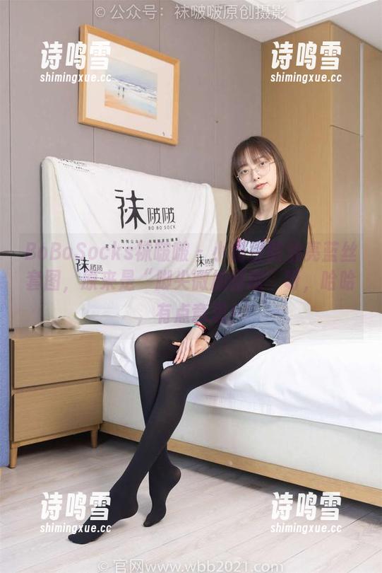 BoBoSocks袜啵啵 - 小甜豆的油亮蓝丝套图，原来是“脚尖微加固款”呀，哈哈，有点意思！