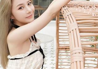 Feilin嗲囡囡 – 分享欣欣Rubybaby的黑丝写真集：黑丝和美腿，看得我头脑发热！