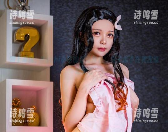 跟上潮流，Hachi小芭的最新作品，身子似乎在和我说悄悄话