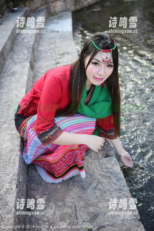 MyGirl美媛馆 - 冯木木LRIS最新写真集：学姐的冷酷中透出的那丝俏皮！