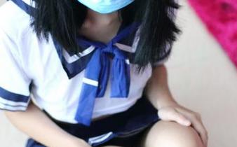 想要一击入魂？ROSI的在线嫩学妹制服图片来满足你的好奇！