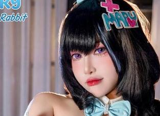 看！Tiny Asa把礼服穿得这么仙，当然得下载这些美图！