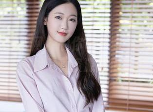 Xiuren秀人网 – 怕你看不够,MODEL伊若的眼镜写真资源随便享用。