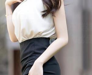 Xiuren秀人网 – 女神?九千柒柒的作品集更新,我感觉家里的植物都比我过得好。
