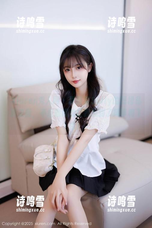 Xiuren秀人网 - 夏诗雯Sally的短裙私房美图，不经意间就让我想到了风筝和飞翔！