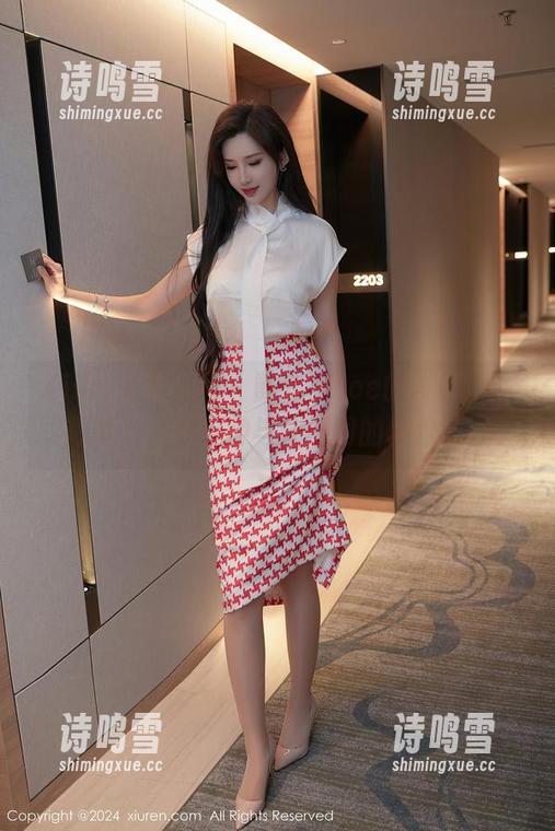 Xiuren秀人网 - 戴允祺zoe的“御姐”写真，竟然有种与众不同的轻松感！