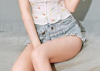YouMi尤蜜荟 – 厨房日常？不，娜依灵儿的最新写真太迷人了！