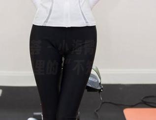 YouMi尤蜜荟 – 小海臀Rean私拍：在浴缸里的“不知所措”