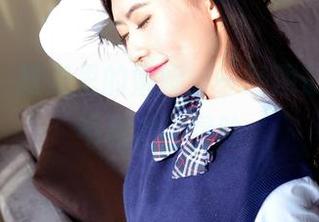 pans – 教室里的妮妮:一场图册里的“不靠谱”冒险