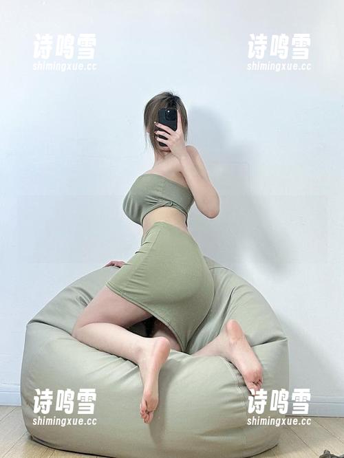 微密圈 - 乙醇子又来了，红色蕾丝套装，在线随时满足你的好奇，资源要不要？