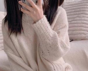 二阶堂宅绘子又来了!灰色外套写真集小更新,不常见的搭配真带感。