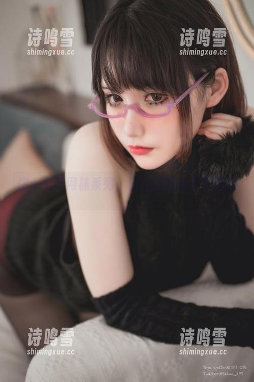 你十七鸽网袜系列，隐约透露的不仅是腿。