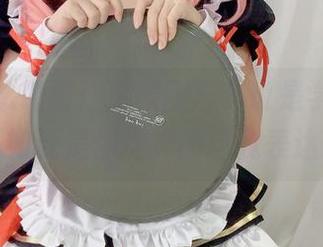 作品概念颠覆:这校服与其说是学姐的,不如说是你烨烨的自我表达。