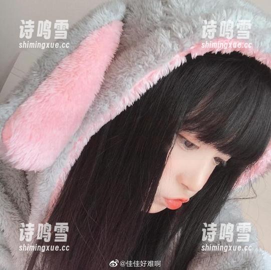 佳佳好难啊的蓝色吊带体操服放飞自我：原图带你体验灵动的果断与犹豫。