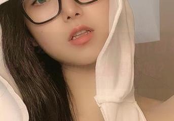 微密圈 – 俏妞qiaoniuTT新作图集，怼脸对峙，你的心靠得住吗？