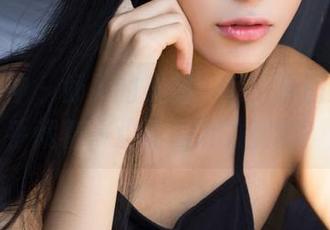 克拉女神 – 舒彤的美腿,啊,那图册里似乎藏着一双能说话的腿吧?