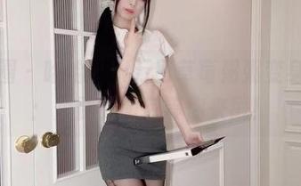 微密圈 – 哈哈，十万口草莓粥粥变身护士：免费的图包等你来戳！