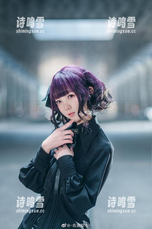 在白色内衣cos中，看见了不一样名濑弥七的潜藏