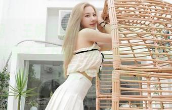 嗲囡囡 – 王婉悠Queen的私房写真，死库水里藏着千言万语，都是我想问她的事…比如，这泳衣来自哪里？