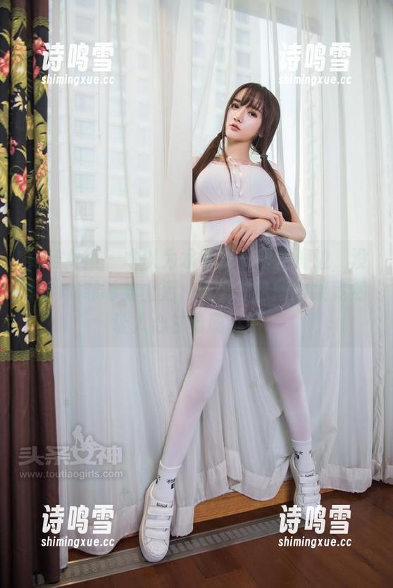 头条女神 - 本以为水手服只适合海边，没想到刘菲菲穿上后，高清壁纸的效果竟然让人心甘情愿沉溺。