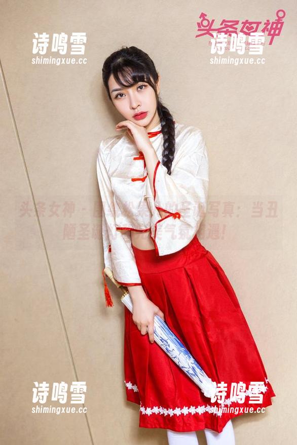 头条女神-松果儿 头条女神 - 围绕松果儿的圣诞写真:当丑陋圣诞灯和完美气氛相遇!