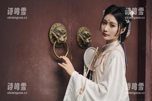 温柔又清新的校服风，如月灰明明就应该成为养眼风景线！