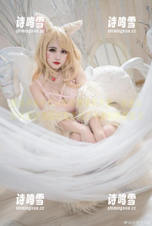 别说小仓千代w的新图集真不错，光是大凤JK的姿态就让我想起了周末的懒散时光。