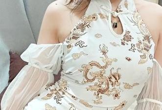 我可能会沉迷于小女巫露娜的棉袜写真，每一张都是一种无声的对话！