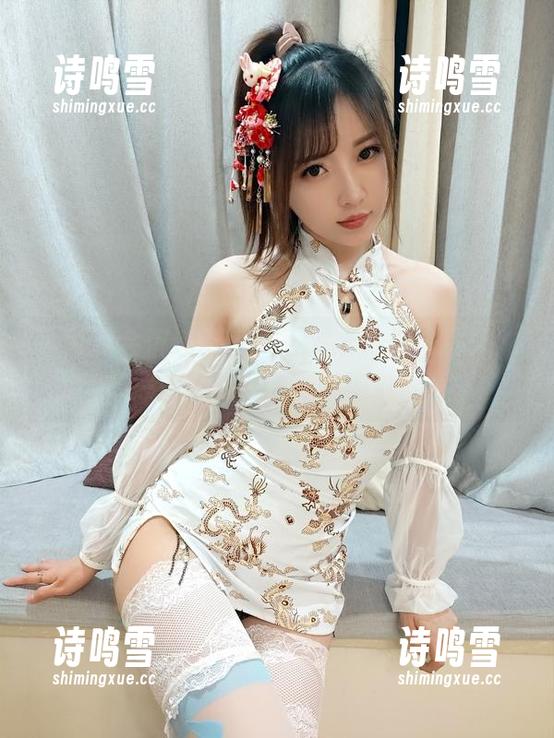 我可能会沉迷于小女巫露娜的棉袜写真，每一张都是一种无声的对话！