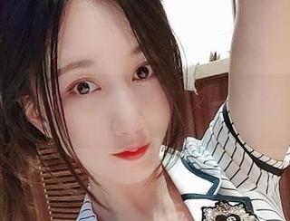 微密圈 – 当小玉吃果冻遇上丝袜——私房图包，隐秘又迷人。