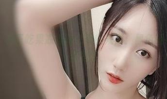 微密圈 – 小玉吃果冻推翻白天的规则：黑色睡衣里的高清梦游