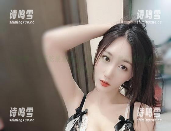 微密圈 - 小玉吃果冻推翻白天的规则：黑色睡衣里的高清梦游