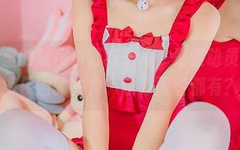 泳池里的私房小野妹子w，是运动员还是游乐园的主角，也许两者都有？