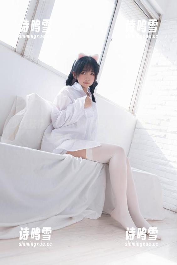 少女秩序 - 小鱼的私房合集，大概是把办公室变成了“秘密基地”吧