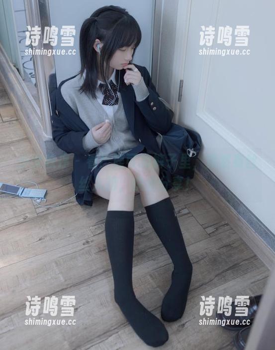 少女秩序 - 看！鹿可的裤子里，竟然有丝丝入扣，快来分享！