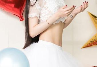 尤果网 – 美图小心脑洞开启,李焱的兔女郎,似乎在跟观众对话。