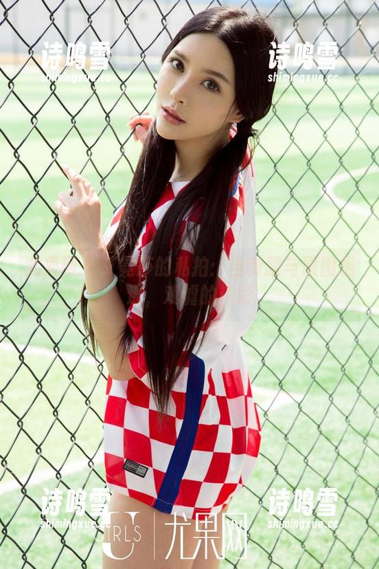 尤果网 - 艾霓莎的私拍：当制服与原图相遇，戏谑的精彩