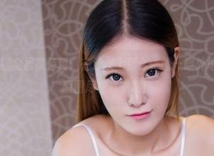 尤物馆 – 安娜金居家特辑：在沙发上那么一躺…意外地好看，免费原图尽在其中哦！