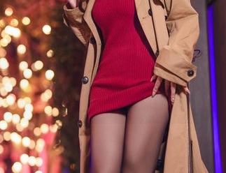“这双马尾,欲罢不能的抱走莫子aa!”原图火辣灯光,套图透出一丝俏皮。
