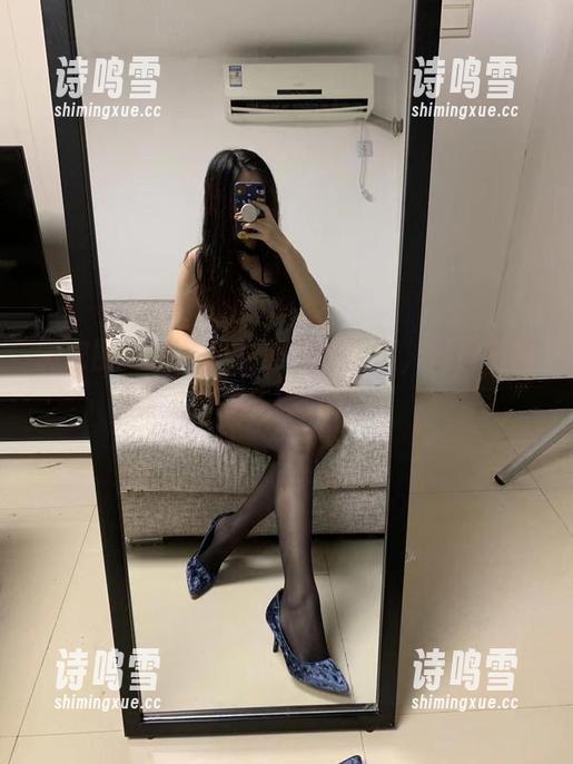 微密圈 - 提袜少女的白裙写真，网盘链接我先藏好哟