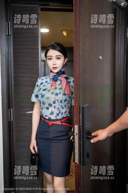 星颜社-恩一 星颜社 - 恩一全套黑丝写真:像个超模那样炫酷,实际上只是在努力不滑倒。