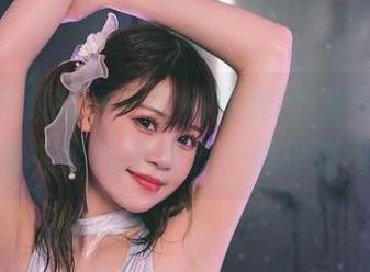 校服的升级版——星黛鹿鹿i全套图包，竟让我在翻阅中感到一丝小窃喜。