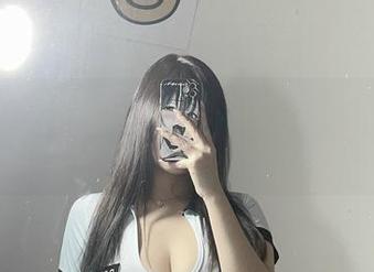 微密圈 – 来一场是可馨耶的红色战袍合集,像极了电影里的狂野角色。