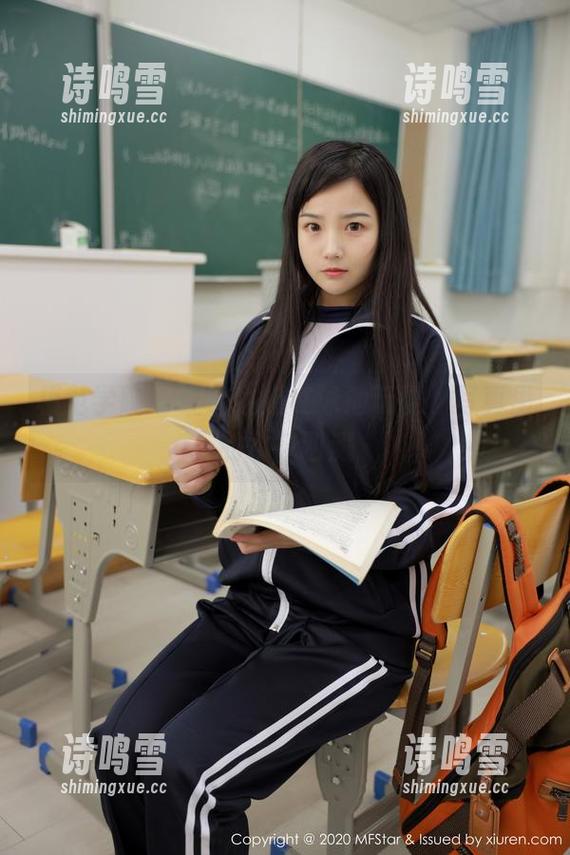 模范学院 - 让小牛奶在泳池玩耍，写真里的水花四溅