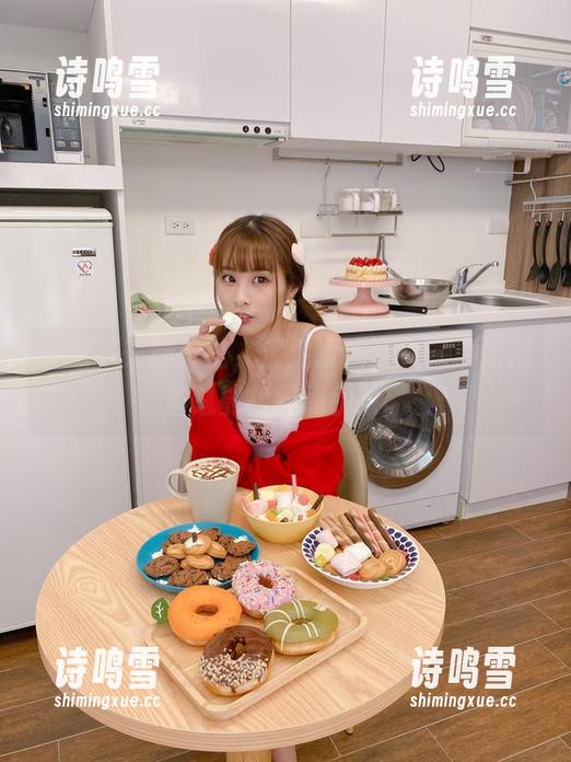 一眼一千种想法，泥泥汝的猫女高清原图里总能找到点别致。