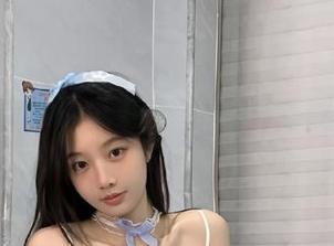 微密圈 – 火龙果羊与黑连体吊带：免费写真中透着一点小野性