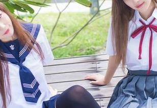 爱蜜社 – 泳池的近景：芝芝Booty原图，你猜她在想啥？