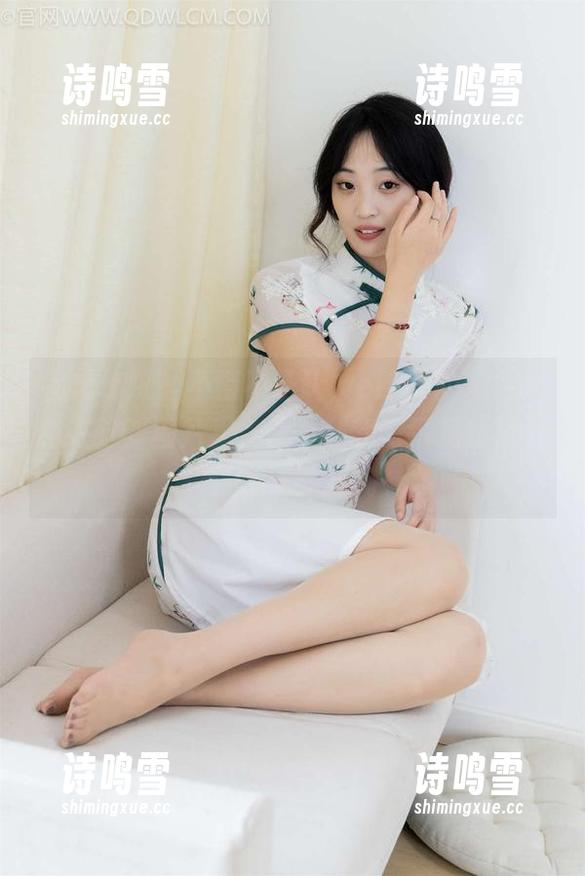 物恋传媒 - 不得不承认，elise的灰色棉袜在这张图片里，忽然让我对平凡的袜子有了新的期待。