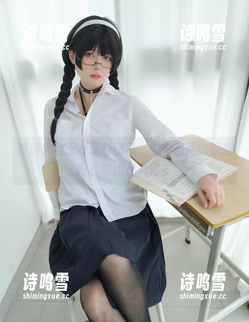 眼酱大魔王w最新图集，内衣里藏的都是啥？难道是爱情？
