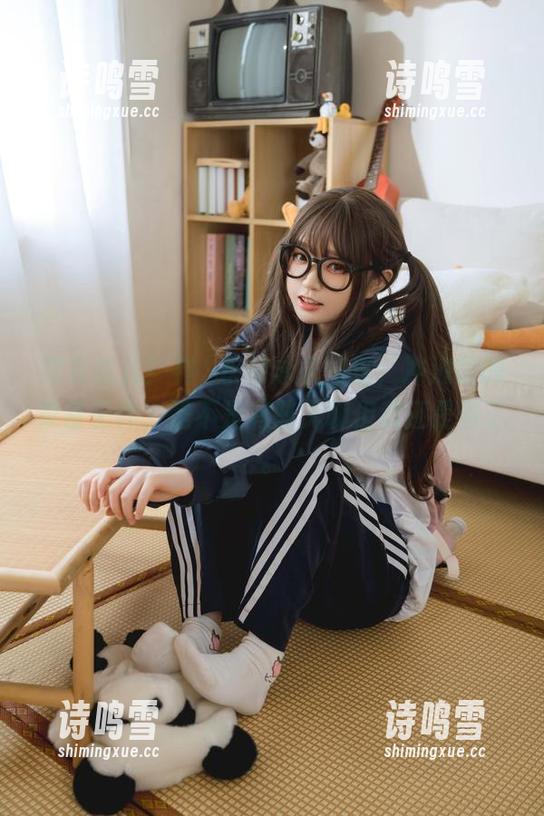 就在这儿！神沢永莉泳衣图包，冲浪前的准备工作，是不是有些无聊但我还是看了。